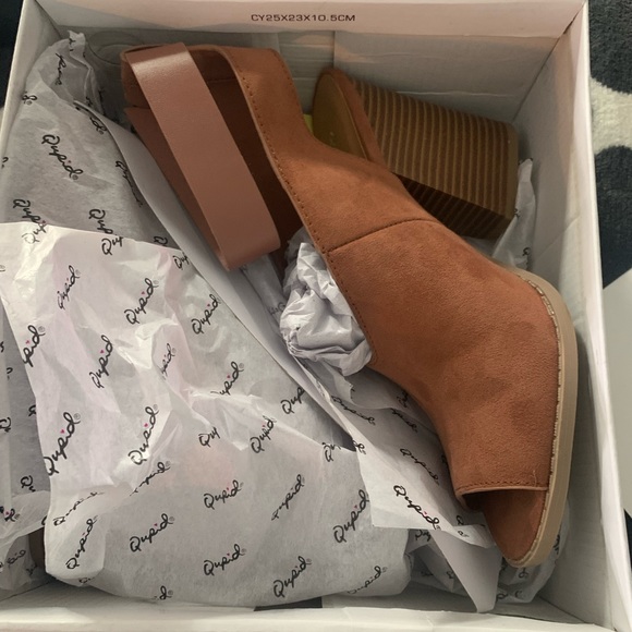 Peach color suede open toed sling back heel - Picture 3 of 4